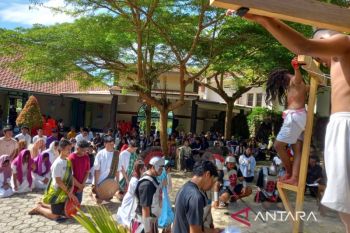 Para muda Gereja Mentok pentaskan kisah sengsara Yesus