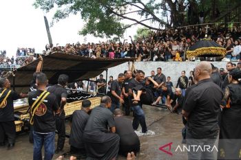Prosesi laut Semana Santa di Larantuka