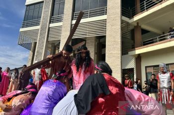 Rangkaian Paskah, Umat Katolik Kaltara Visualisasikan Jalan Salib