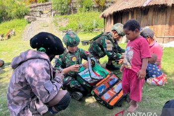 Satgas Yonif 136 perkuat layanan kesehatan di Tingginambut Puncak Jaya