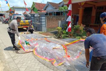 Polisi selidiki balon udara berpetasan rusak rumah di Tulungagung