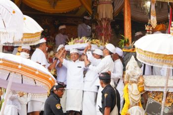 Koster minta perbaikan jalur utama menuju Pura Besakih