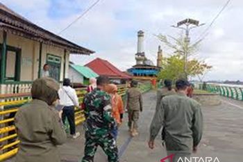 Satpol PP Pontianak tertibkan PKL di Waterfront