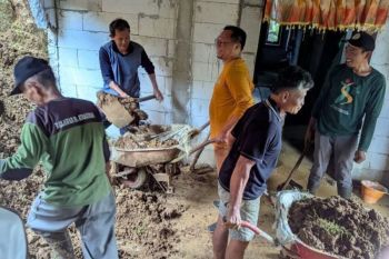 BPBD Tulungagung tangani longsor di Pagerwojo