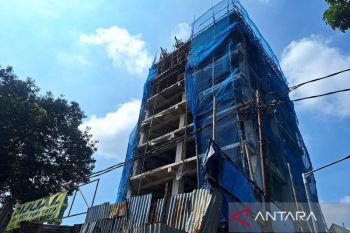 Polisi olah TKP empat pekerja tewas di Jakarta Selatan