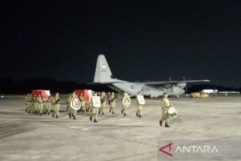 Jenazah dua prajurit TNI yang gugur di Lebanon diserahkan kepada keluarga