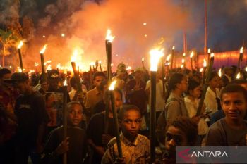 Torch parade and bonfire mark Easter celebrations in Papua