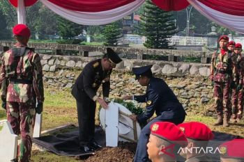 Panglima TNI pimpin prosesi pemakaman Mayor Zulmi di TMP Cikutra