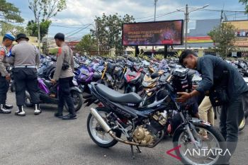 Polres Cianjur amankan puluhan sepeda motor dengan knalpot tidak standar