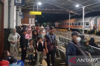 Banjir di Cianjur lumpuhkan jalur rel kereta api
