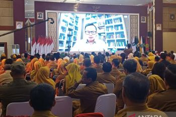 Wamendagri tekankan kepala daerah di Kepri kawal program MBG