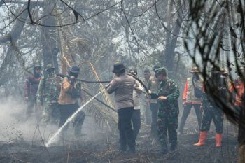 Turun Langsung, Karoops Polda Riau dan Asops Kodam Tuanku Tambusai tegaskan karhutla dihentikan, pelaku ditindak