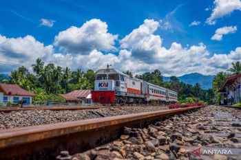 Tiket KA Lembah Anai rute Padang-Kayutanam (PP) terjual 100 persen lebih selama libur Paskah