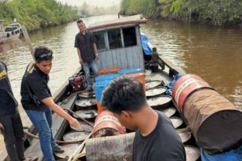 Polda Riau sita 10 ribu liter BBM solar subsidi ilegal di Pelalawan dan Inhil