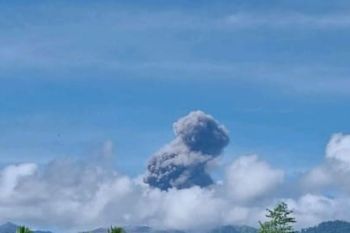 Gunung Dukono di Malut erupsi lontarkan abu 1.000 meter