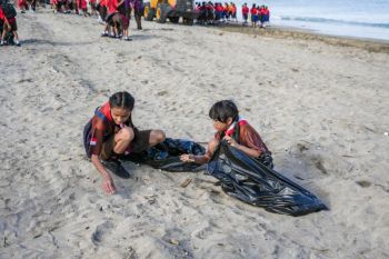Pramuka Badung dan DLHK gelar aksi bersih di Pantai Jerman Kuta