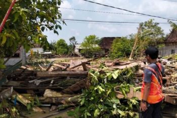 Banjir Demak akibatkan 12 rumah warga hanyut terbawa arus