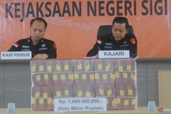 Kejari Sigi setor Rp1 miliar rampasan peredaran rokok ilegal ke negara