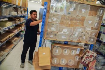 Kenaikan harga kemasan plastik di Lumajang