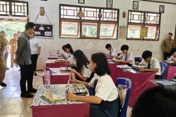 Wapres dorong perbaikan fasilitas saat tinjau MBG di Minahasa