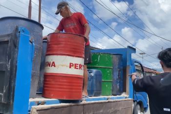 Polda Maluku ungkap dugaan penimbunan minyak tanah dan oplosan solar di Kapahaha Ambon