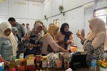 Facebook jadi kanal utama penjualan produk ilegal di Lombok