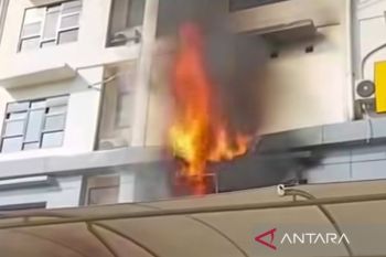 Gedung Satreskrim Polres Jakbar terbakar