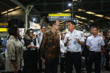 Dubes Inggris apresiasi layanan ramah lingkungan KAI Daop 6