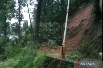Gunung Gelap Longsor! Jalur Utama Lintas Selatan Garut Lumpuh Total