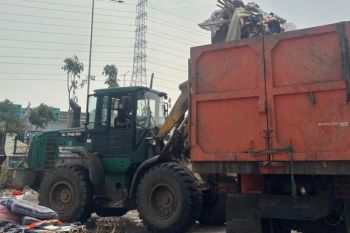 Pemkot Jakut kerahkan delapan truk angkut sampah di TPS Waduk Cincin