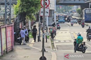 JPO Stasiun Jatinegara rawan copet, warga desak tindakan tegas