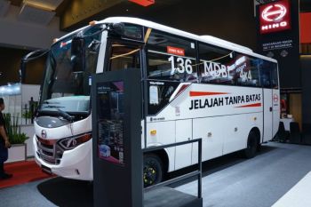 Hino luncurkan bus berpenggerak 4x4 untuk medan berat