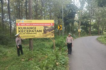 Polres Bojonegoro pasang imbauan untuk antisipasi kecelakaan