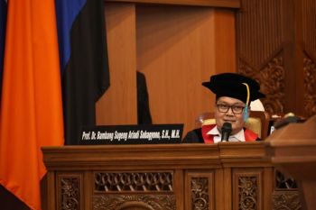 Guru Besar Unair paparkan konsep Smart Consumer Protection era digital