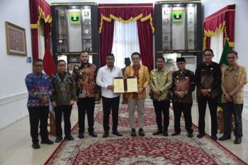 Pemkot Padang-Provinsi tandatangani kerjasama dukungan pengolahan sampah jadi listrik