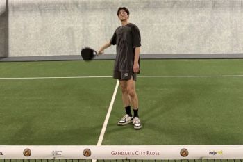 Ji Chang Wook main padel saat tiba di Indonesia