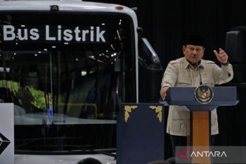 Tiba di Magelang, Prabowo langsung tinjau bus listrik Transjakarta