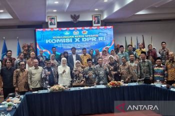 Komisi X DPR RI serap aspirasi terkait kebijakan SPMB dan SSBOPT di Kalsel