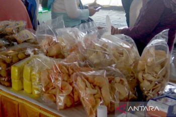 Pemkab Banyumas sarankan UMKM menggunakan alternatif pengganti plastik