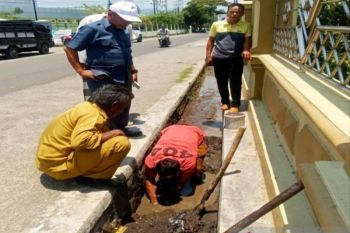 Bupati Dompu panggil Direktur PDAM terkait air berulat dan berbau