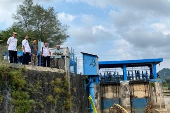 Ketua DPRD Kabupaten Tegal tinjau Bendung Cipero yang jebol
