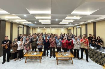 Puluhan tenaga kesehatan di Kapuas diberi pengetahuan peningkatan kesiapsiagaan darurat