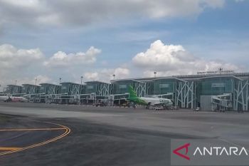 Bandara Balikpapan jaga kekuatan landasan pacu lewat aspal ulang