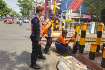 KAI Daop Madiun lakukan sterilisasi di emplasemen Stasiun Tulungagung