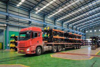 INKA kirim 60 unit gerbong datar pesanan PT KAI ke Palembang