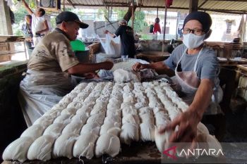 Di negeri tahu-tempe, kedelai tak mandiri