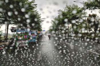 Cuaca Bandung Hari Ini: Potensi Hujan di Tengah Ancaman Siklon 92S