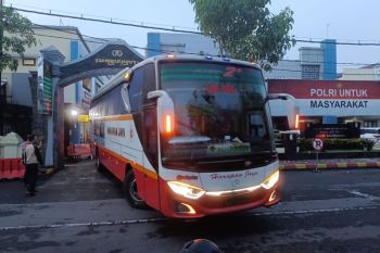 KPK bawa 12 pejabat ke Surabaya usai pemeriksaan OTT Bupati Tulungagung