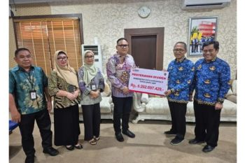 BSG serahkan dividen Rp5,2 miliar ke Pemkot Gorontalo