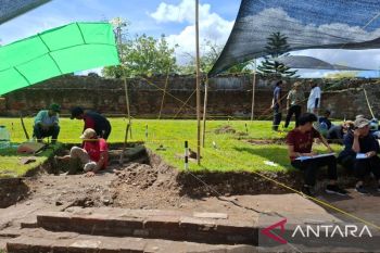 Arkeolog temukan struktur bangunan dan peluru VOC di Benteng Speelwijk